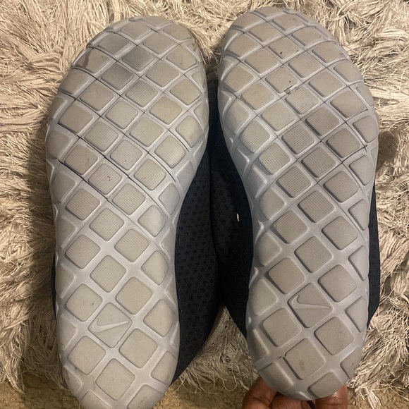 Nike shoes - Picture 4 of 4